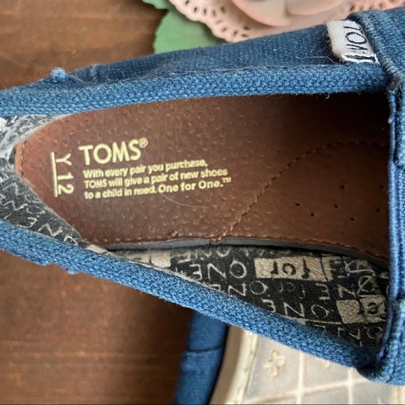 TOMS Size Youth 12 Blue Slip-Ons - Picture 3 of 3